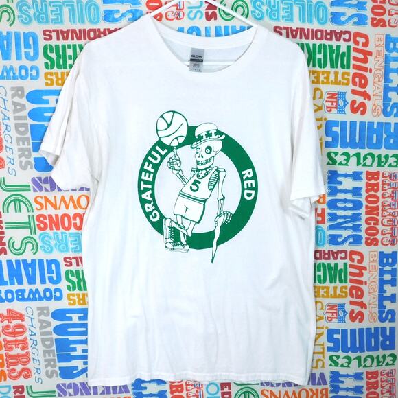 Boston Celtics Grateful Red Skeleton Graphic T Shirt Size L White Auerbach - Picture 1 of 4